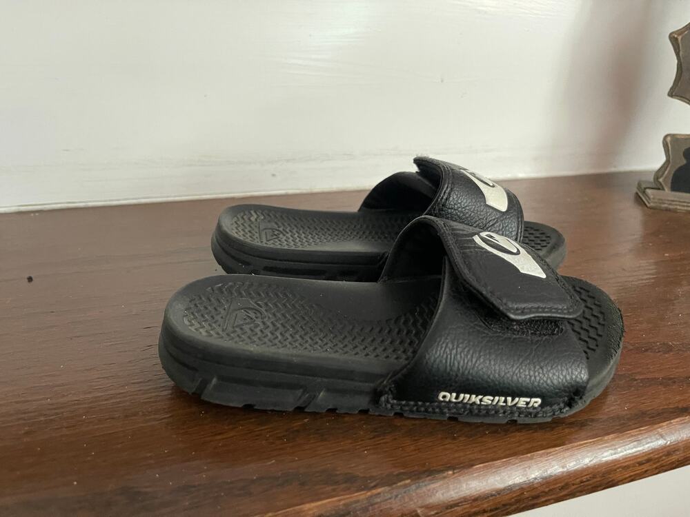 Quiksilver black kids slides